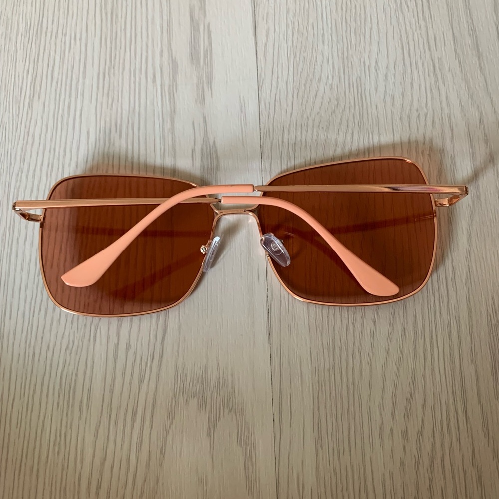 Light pink square sunglasses